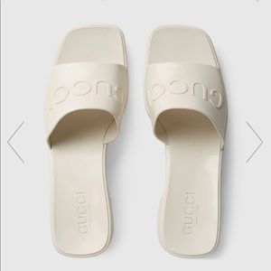 white gucci slippers (selling because wrong size)